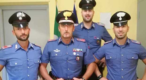 I carabinieri di Valfabbrica che hanno effettuato l'arresto dello spacciatore