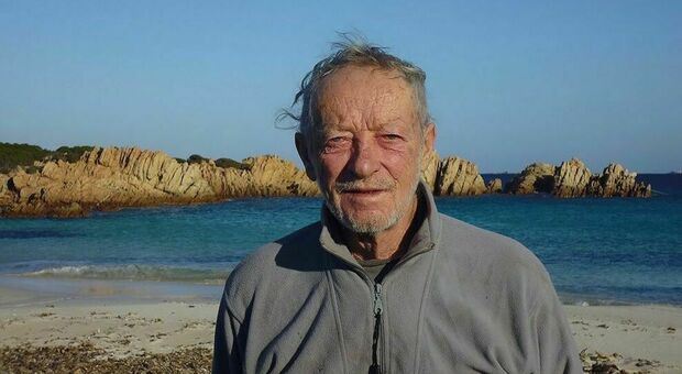 Mauro Morandi, l'eremita di Budelli, lascia la "sua" isola dopo 32 anni: «Mi sono veramente rotto le palle»