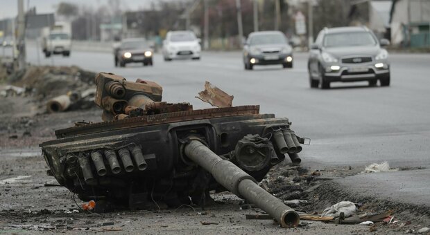 Putin: «Mariupol è nostra». Assedio all’acciaieria Kiev: 9mila corpi in una fossa comune a Manhush