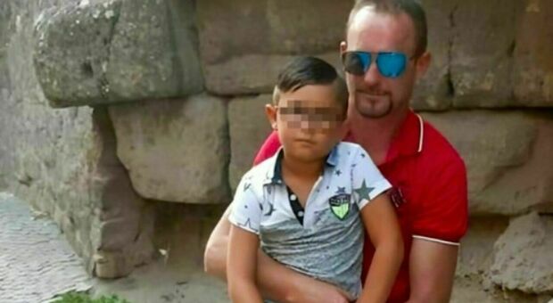 Uccise il figlio con 10 coltellate, Mirko Tomkow condannato all'ergastolo