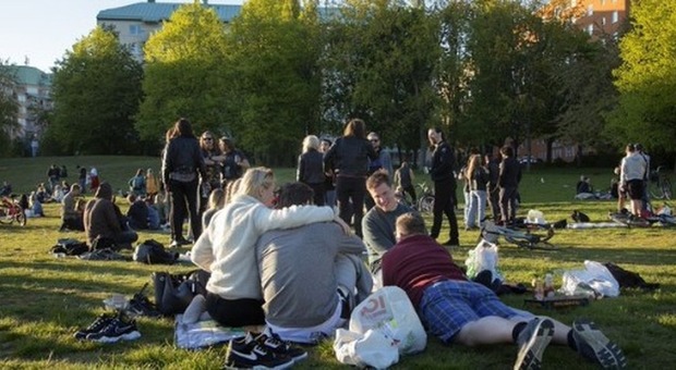 Svezia, timori per una guerra imminente: ripristinato il servizio civile e "arruolati" migliaia di giovani