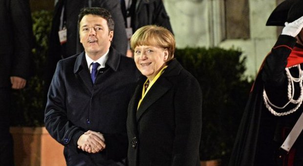 Merkel a Firenze, cena blindata e selfie con Renzi: «Grazie per meravigliosa accoglienza»