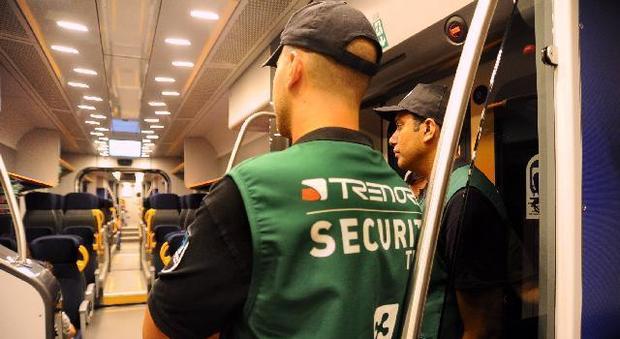 In Lombardia vigilantes armati sui treni: si parte dalla linea Milano-Erba