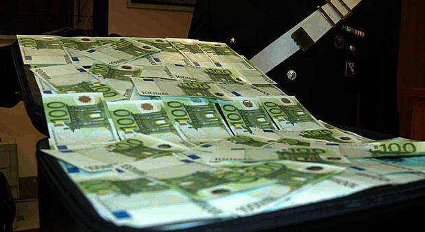 Arrestati ad Arezzo: spendevano banconote false stampate a Napoli
