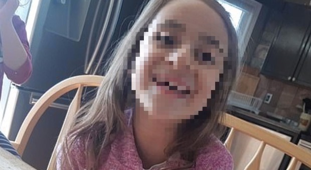 Invitato a casa da una amica, pugnala a morte la figlia di 7 anni della donna