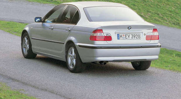 Una BMW Serie 3 del 2002