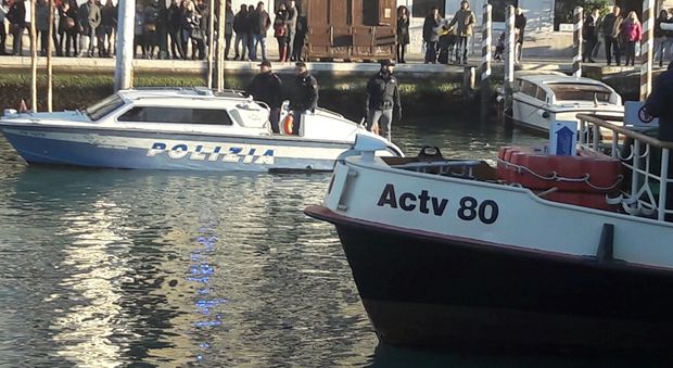 Si tuffa nel Canal Grande: 21enne muore annegato
