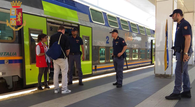 San Benedetto, sui binari a sfidare i treni in corsa, 5 ragazzini fermati dalla polizia