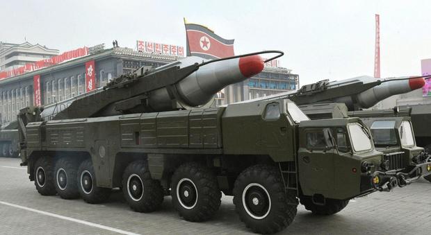 La Corea del Nord fallisce il lancio, i missili finiscono in mare. Nuove tensioni con la Cina