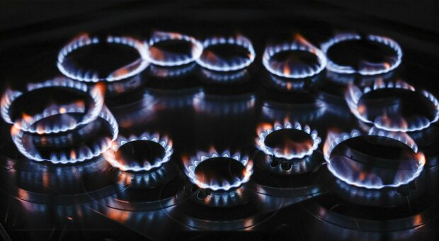L'inverno si avvicina, la bolletta del gas torna a salire: «Stangata da 1.267 euro per le famiglie»