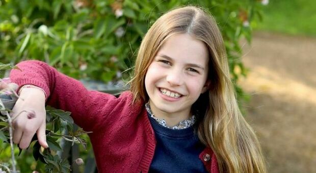 Charlotte, la figlia di Kate e William compie 9 anni: è la baby royal più ricca (ed elegante) del mondo, ecco quanto vale il suo patrimonio