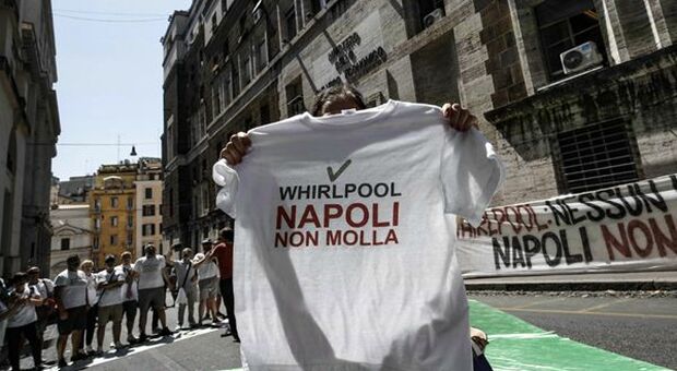 Whirlpool Napoli, il 31 ottobre si chiude. Monta la protesta