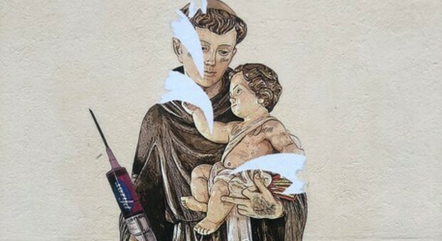 Sant'Antonio e la siringa, vandali sfregiano l'opera dello street artist Evyrein