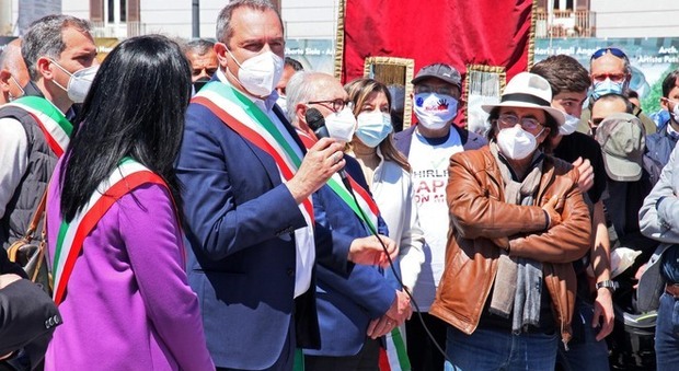 Recovery Sud, i sindaci del Mezzogiorno in piazza a Napoli: «Basta promesse, vogliamo i fatti»
