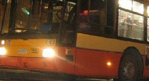 Roma, nigeriano aggredisce i controllori su un autobus Atac: arrestato
