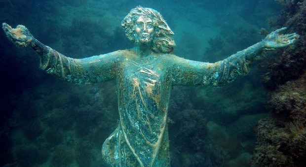 Ritrovato da un sub il Cristo degli Abissi scomparso: ora tornerà nell'Adriatico