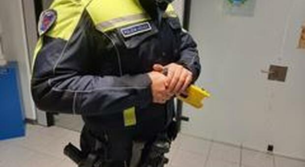 La polizia locale del Comune di Treviso pronta ad adottare il taser, la pistola elettrica
