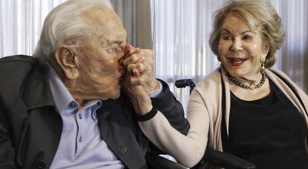 Anne con il marito Kirk morto nel 2020 a 103 anni