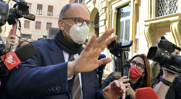 Elezioni comunali a Napoli, Letta frena sulle primarie e Manfredi scalda i motori