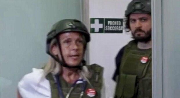In corsia con l’elmetto, il video shock girato dai medici a Napoli, per denunciare quanto sia pericoloso lavorare in alcuni territori