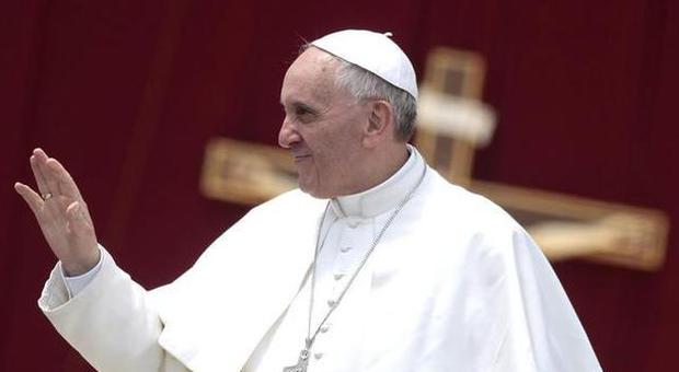 Papa Bergoglio promuove un sondaggio su coppie gay e divorziati: leggi le domande