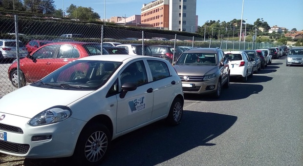 Ospedale, anche l’auto dell’Asur è parcheggiata in divieto di sosta