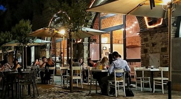 Roma, bar e ristoranti con più tavolini all'aperto: il Campidoglio promette concessioni in 24 ore