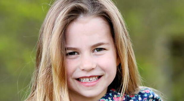 Attualmente principessa di Cambridge, la piccola Charlotte potrebbe cambiare titolo nobiliare quando il nonno diventerà re e il padre William principe del Galles