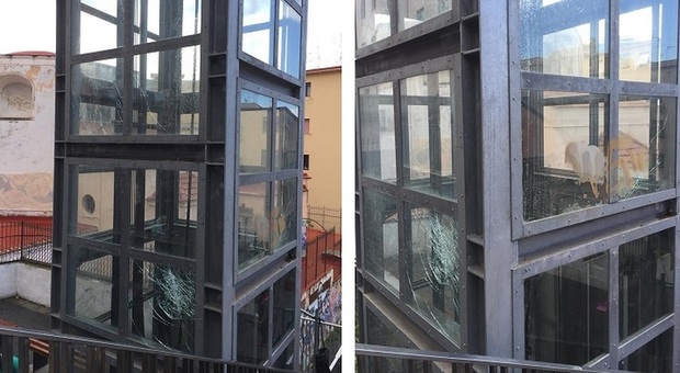 Raid vandalico nella Villa Comunale di Torre del Greco: teppisti rompono i vetri dell'ascensore