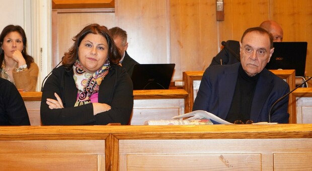 L'assessora Maria Carmela Serluca e il sindaco Clemente Mastella