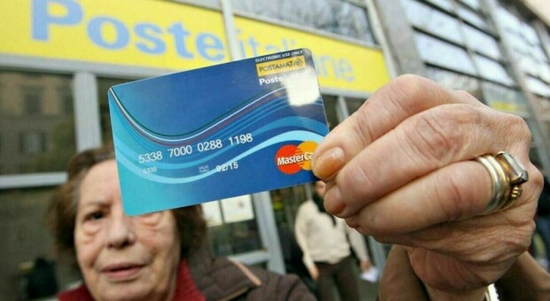 Bonus 940 euro per fare la spesa: Carta acquisti e social card Dedicata a te, come richiederle e a chi spettano