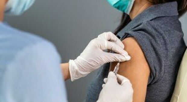 Vaccino, scorte esaurite: chiudono gli hub dell'Asl Napoli 2 Nord. Garantiti i richiami