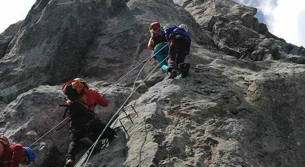 Alpinisti bloccati in parete (foto d'archivio)