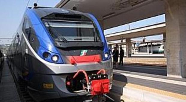 Treni Ancona-Ascoli, pendolari in difficoltà per i servizi ridotti
