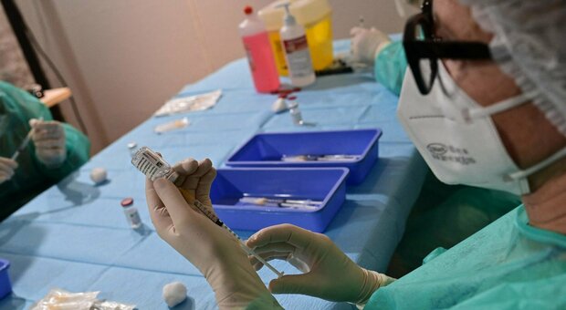 Covid a Cesena, operatrice di una casa di riposo non si vaccina e si ammala: contagiati 6 anziani. Struttura isolata