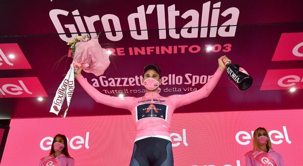 Ganna vola nella crono: sua la prima maglia rosa al Giro