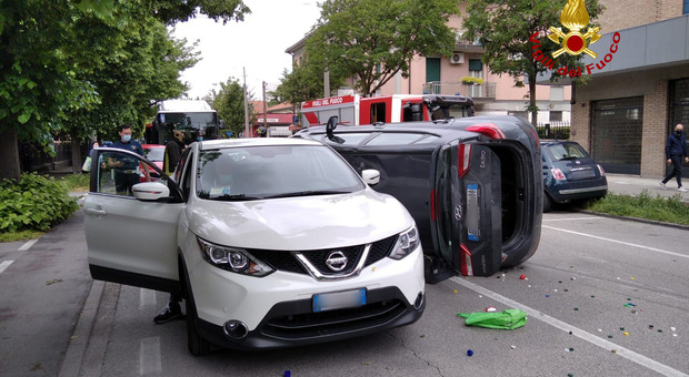 Incidente in via Facciolati: strada bloccata e traffico in tilt. Bus incolonnati