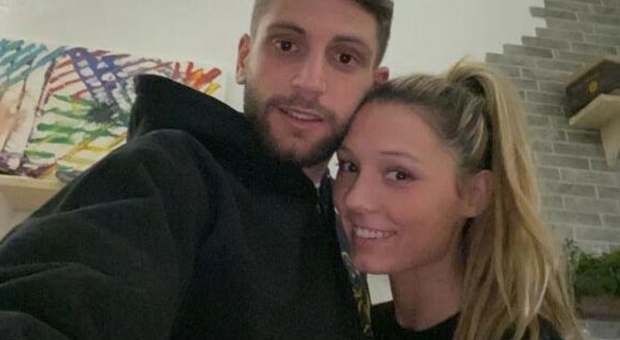 Minacce a Berardi e alla moglie dopo la vittoria sul Milan: «Se vedo tuo marito lo uccido». Il calciatore lo denuncia