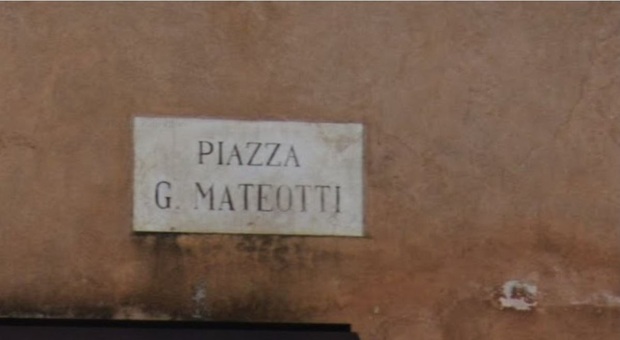 La targa sbagliata in piazza Matteotti, a Treviso
