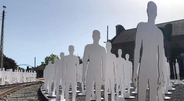 Marcinelle, l'Ugl in Belgio con 262 sagome bianche per ricordare i minatori morti 62 anni fa