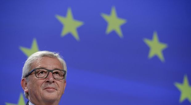 Manovra, scontro Italia-Ue. Juncker: "Essere rigidi o finisce l'euro"