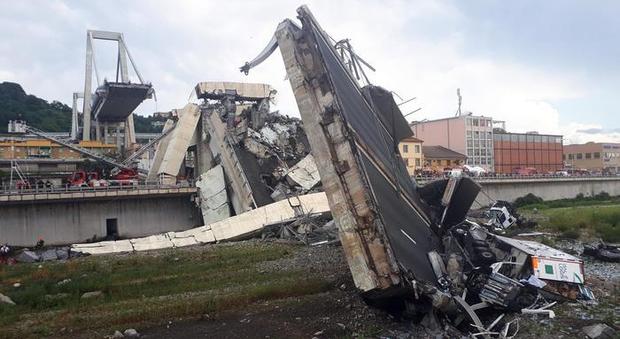Genova, gli esperti: «Così è crollato il ponte Morandi»