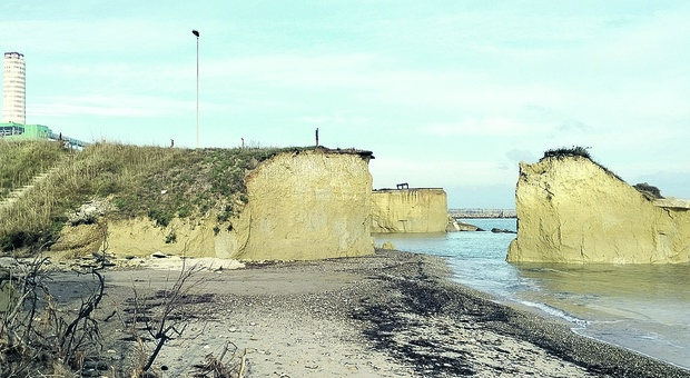 Sos erosione costiera in Puglia: l’arretramento dei litorali aumentato cinque volte. La mappa