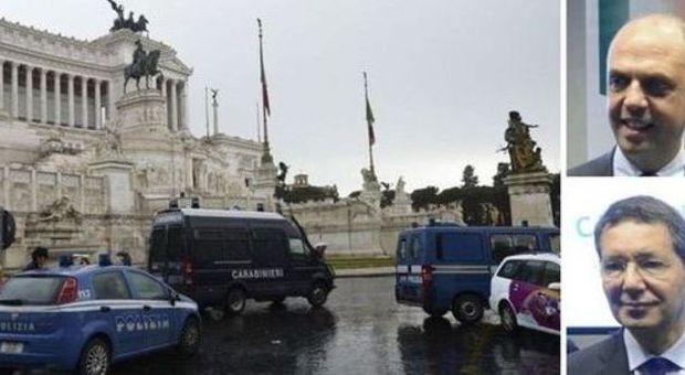 Sms anti spaccio e lotta all'abusivismo Ecco il piano per la sicurezza di Roma Alfano: «Mai più cortei violenti»