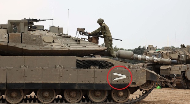 Ecco il Markava, il carro armato impenetrabile di Israele. Cosa significa il simbolo "V" sui tank