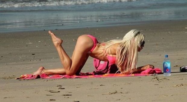 Frenchy Morgan, bikini mozzafiato a Santa Monica