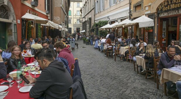 Roma, il Green pass spinge bar e ristoranti: «Incassi come il 2019»