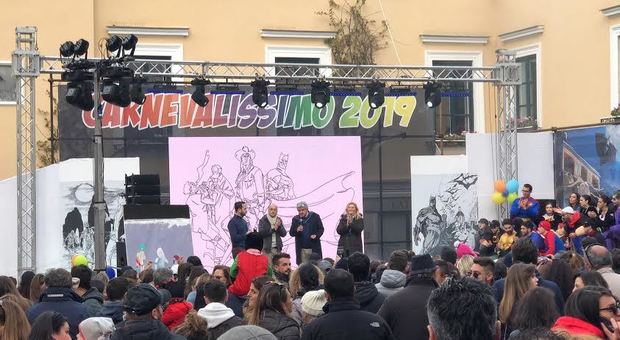 Capri, carnevale in Piazzetta con i supereroi a fumetti