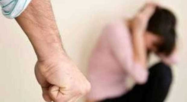 Maltrattata in casa per vent'anni: allontanato il marito violento