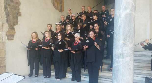 Canzone napoletana, applausi per il concerto a Santa Chiara